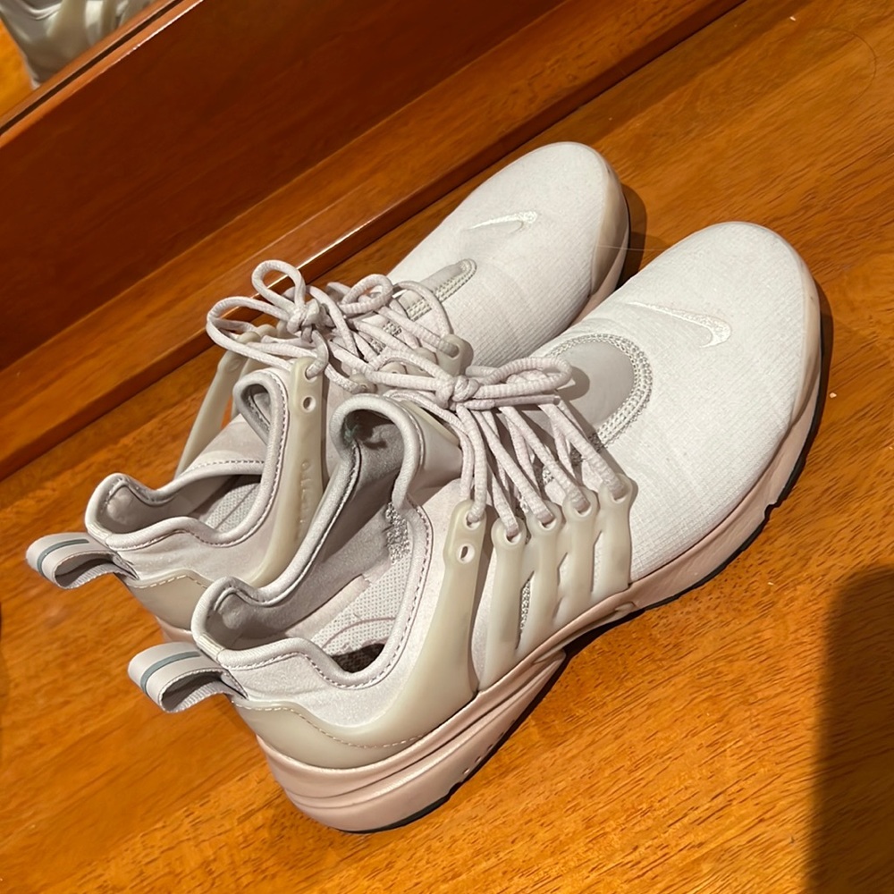 Nike presto running shoes
